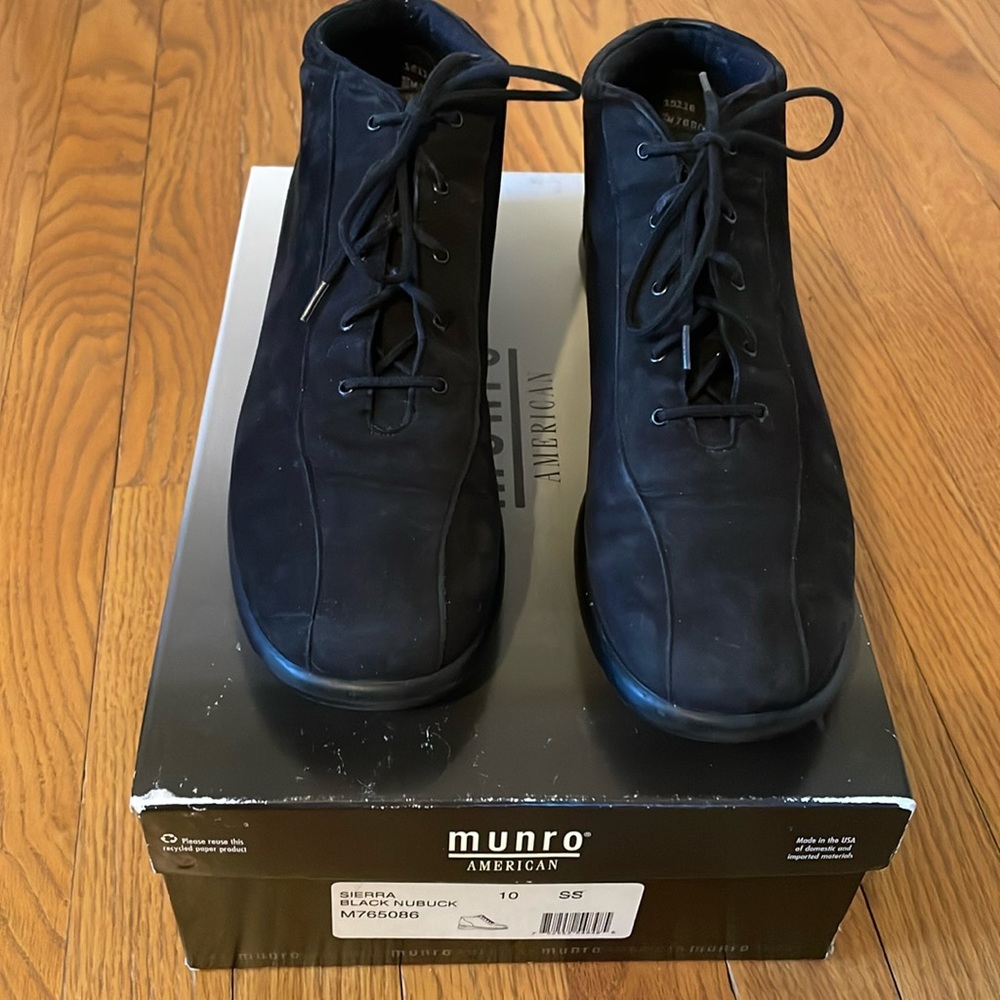 Munro American Black Nubuck Boots size 10